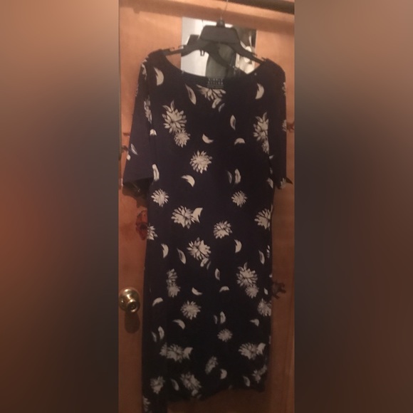 Simply Styled Dresses & Skirts - NWOT Simply styled XL sheath dress